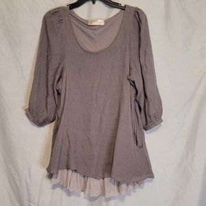 Ladies Top Size Medium Gray with Pockets